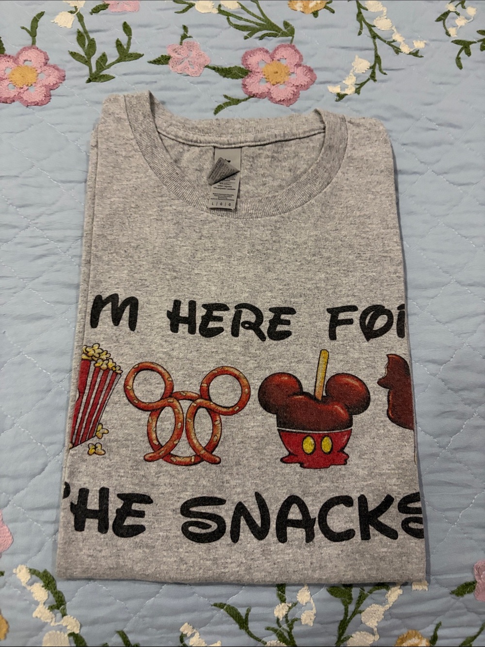 Disney PreOwned I’m Here for The Snacks Grey TShirt Women Unisex Size Large - Picture 3 of 9